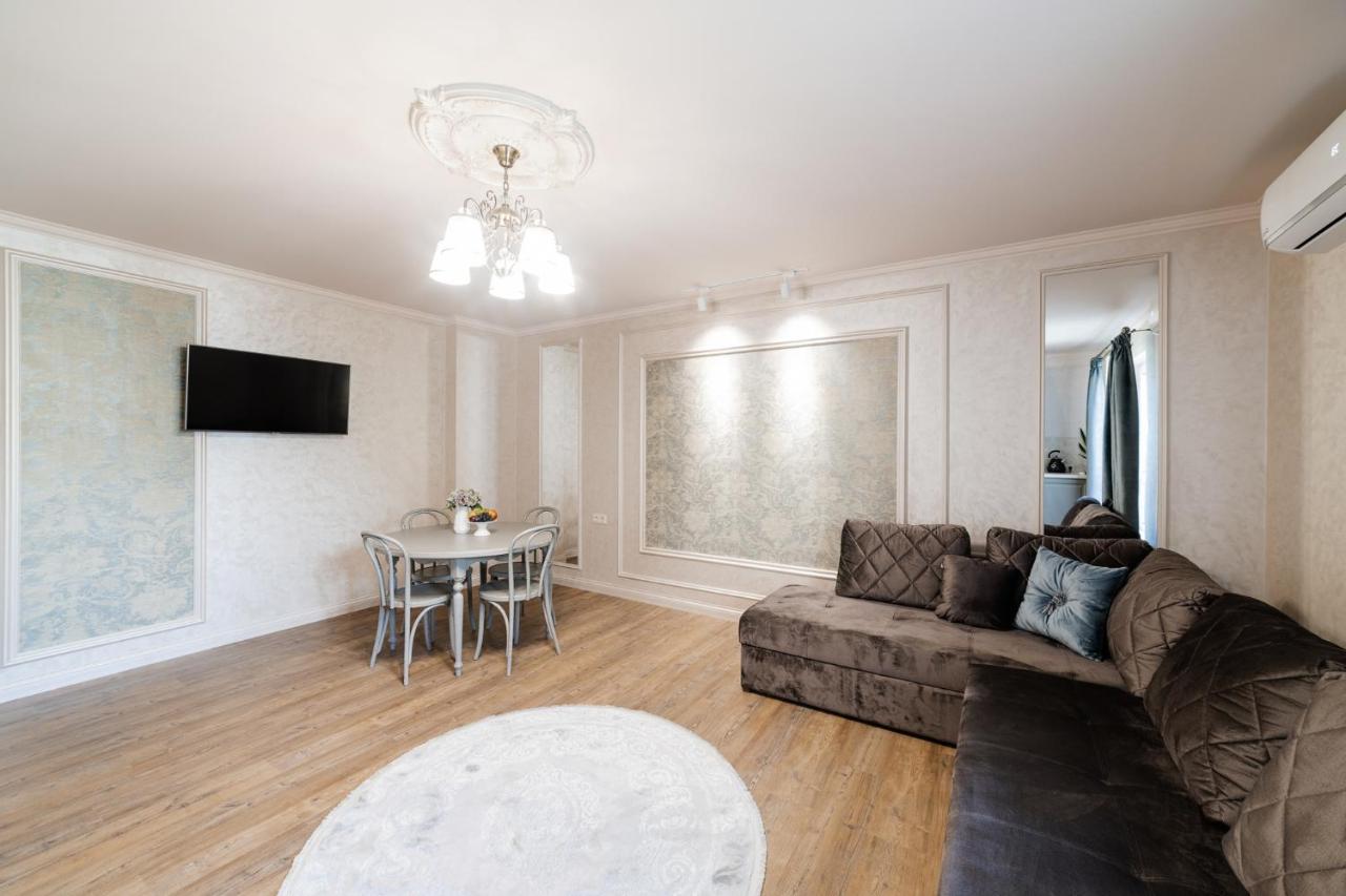 Lux Apartment On Duhnovicha Street .Free Parking. Uzjhorod Eksteriør billede
