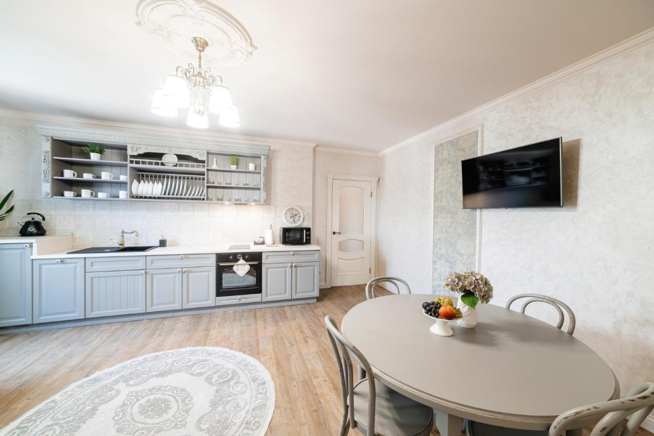 Lux Apartment On Duhnovicha Street .Free Parking. Uzjhorod Eksteriør billede