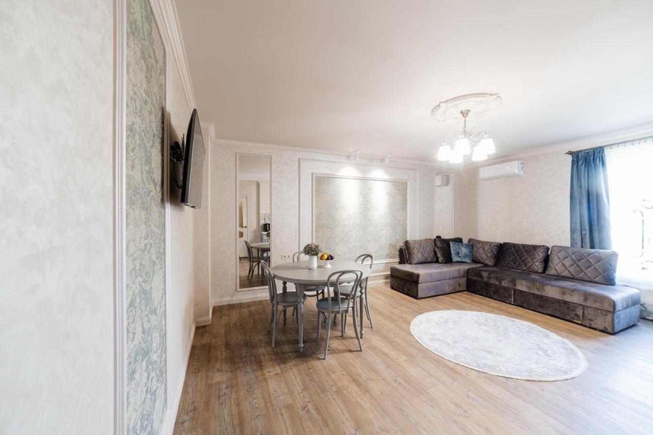 Lux Apartment On Duhnovicha Street .Free Parking. Uzjhorod Eksteriør billede