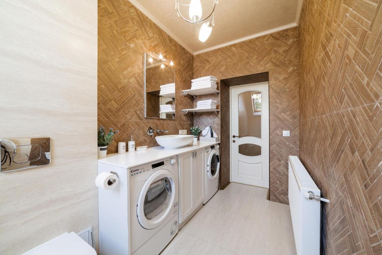 Lux Apartment On Duhnovicha Street .Free Parking. Uzjhorod Eksteriør billede