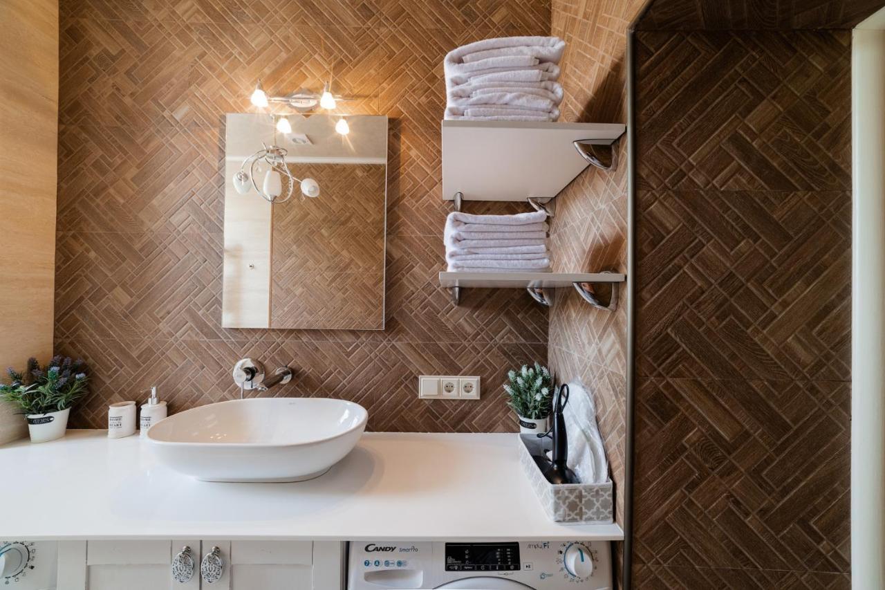 Lux Apartment On Duhnovicha Street .Free Parking. Uzjhorod Eksteriør billede